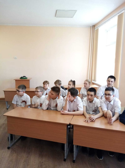 Классный час прошел в 4 классах.