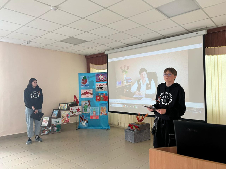 В школе прошла встреча старшеклассников со студентами.